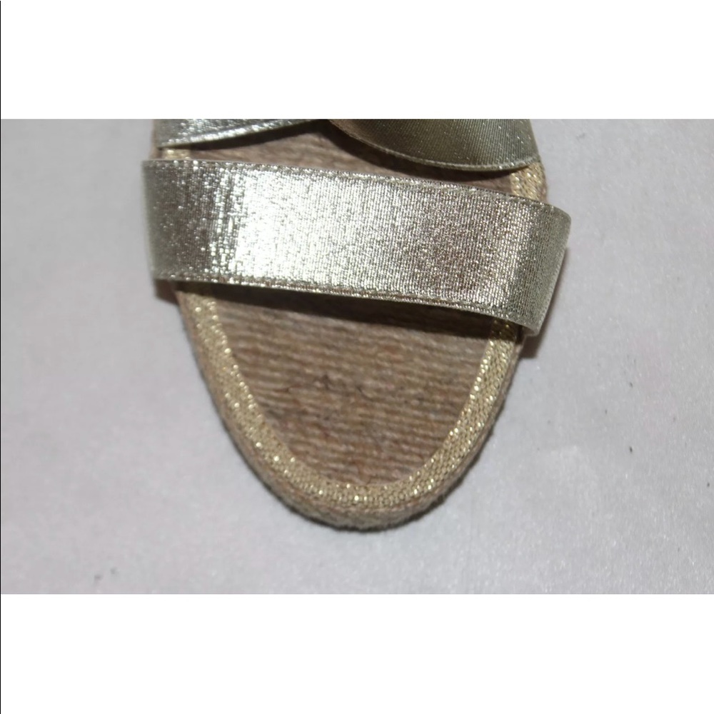 Andre Assous Metallic gold elastic wedge sandal - Picture 5 of 8